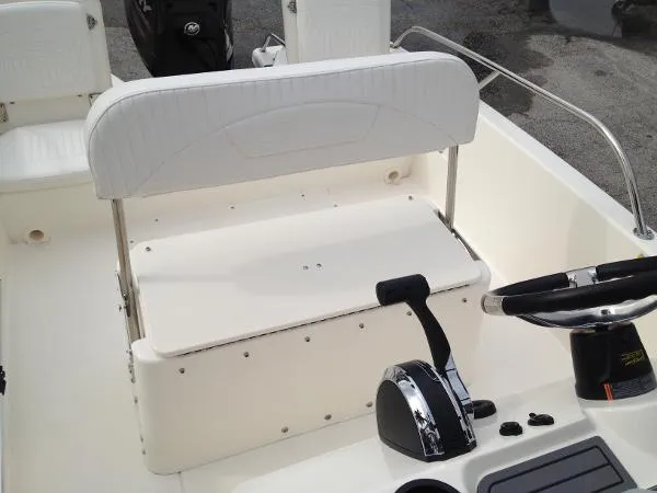 Slide: The Image of Boston Whaler 170 Dauntless 2014 - 3