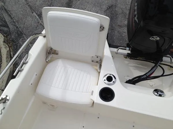 Slide: The Image of Boston Whaler 170 Dauntless 2014 - 5