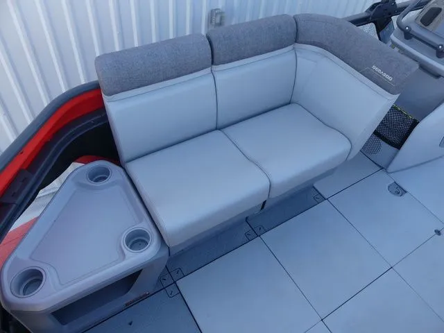 Slide: The Image of Sea-Doo Switch® Cruise 18-170 hp 2023 - 13