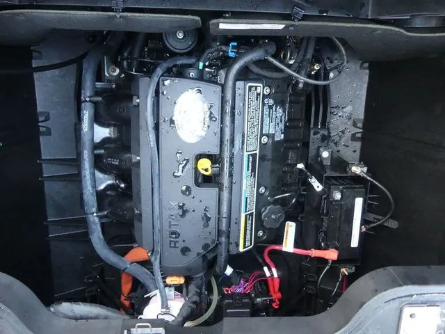 Slide: The Image of Sea-Doo Switch® Cruise 18-170 hp 2023 - 18