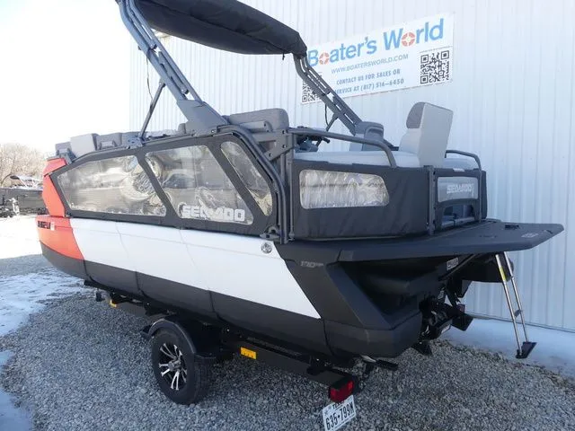 Slide: The Image of Sea-Doo Switch® Cruise 18-170 hp 2023 - 3