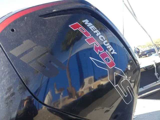 Slide: The Image of Lowe Fishing Machine 1710 Pro Series 2017 - 10