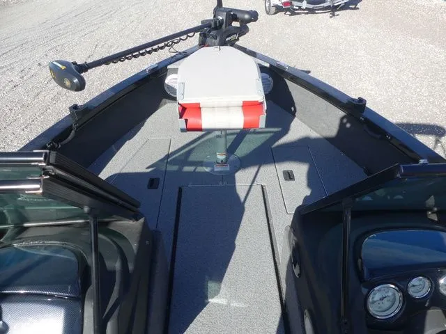 Slide: The Image of Lowe Fishing Machine 1710 Pro Series 2017 - 14