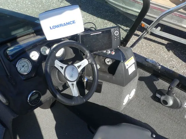 Slide: The Image of Lowe Fishing Machine 1710 Pro Series 2017 - 17