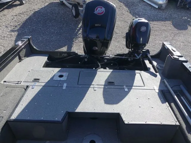 Slide: The Image of Lowe Fishing Machine 1710 Pro Series 2017 - 19