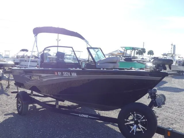 Slide: The Image of Lowe Fishing Machine 1710 Pro Series 2017 - 3