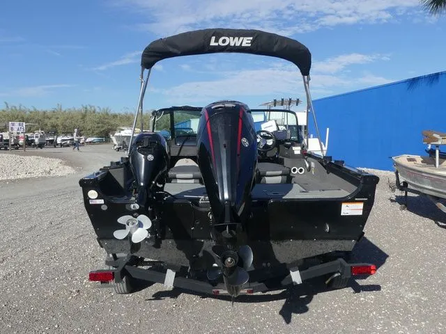 Slide: The Image of Lowe Fishing Machine 1710 Pro Series 2017 - 5