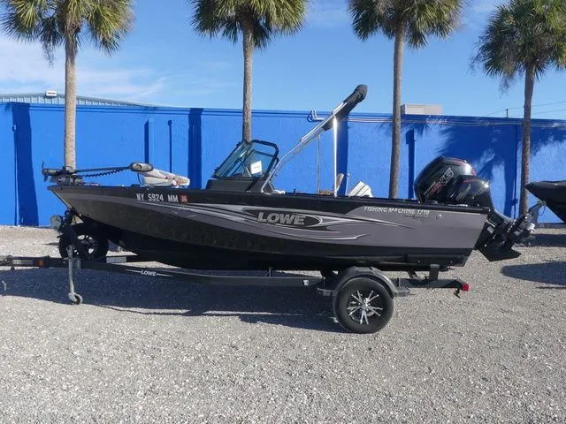 Slide: The Image of Lowe Fishing Machine 1710 Pro Series 2017 - 7