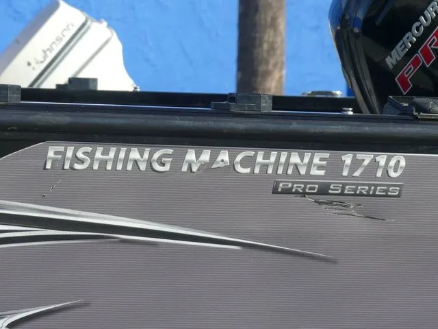 Slide: The Image of Lowe Fishing Machine 1710 Pro Series 2017 - 9