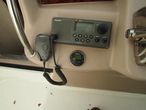 Slide: The Image of Sea Ray 340 Sundancer 2003 - 9