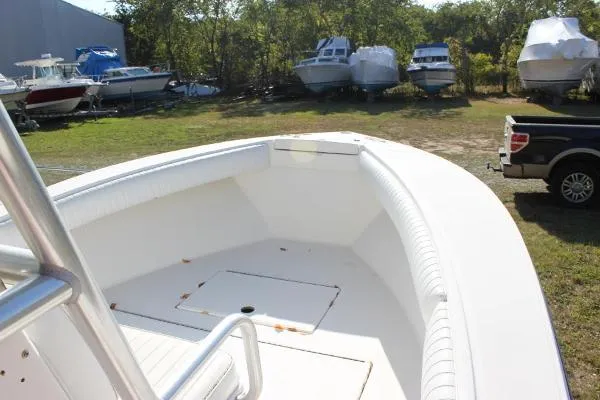 Slide: The Image of Regulator Marine 21 Center Console 2002 - 4