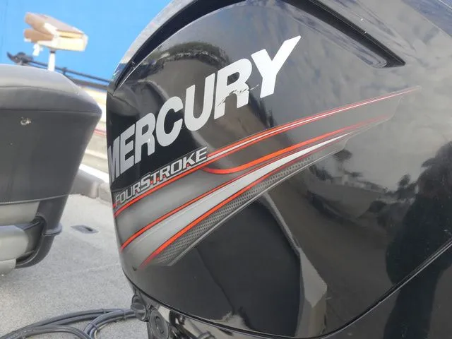 Slide: The Image of Tracker Pro Team™ 195 TXW 2019 - 10