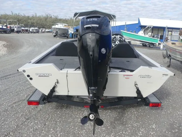 Slide: The Image of Tracker Pro Team™ 195 TXW 2019 - 5