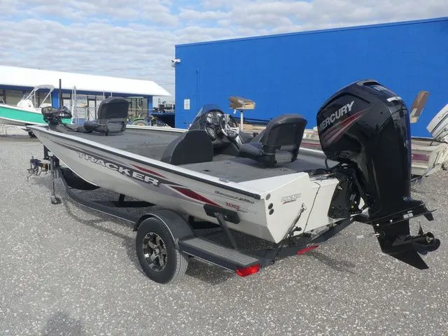 Slide: The Image of Tracker Pro Team™ 195 TXW 2019 - 6