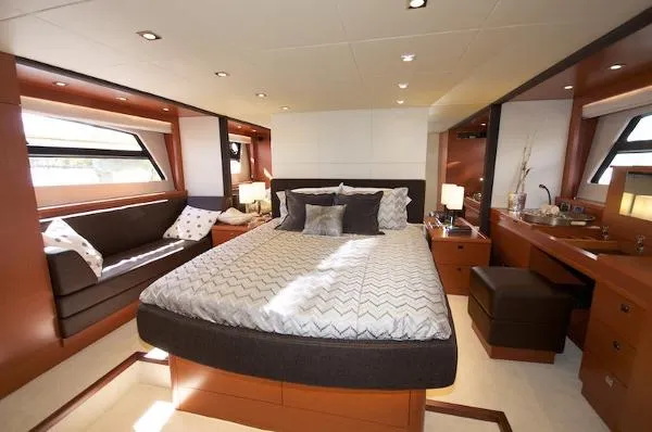 Slide: The Image of Prestige 620 Flybridge 2015 - 10