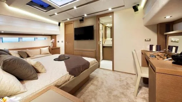 Slide: The Image of Prestige 750 Flybridge 2016 - 10