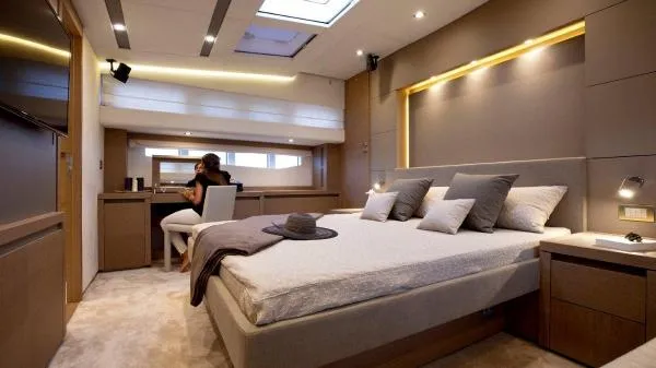 Slide: The Image of Prestige 750 Flybridge 2016 - 8