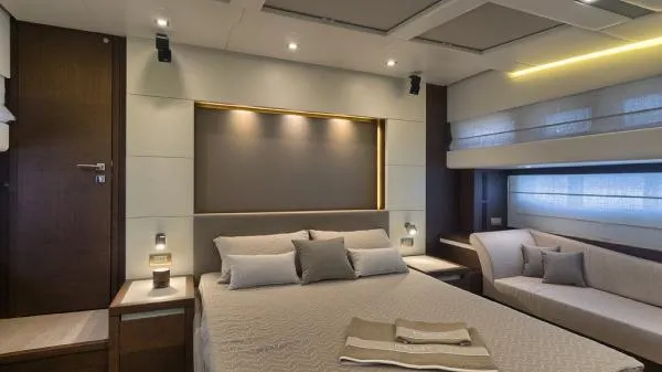 Slide: The Image of Prestige 750 Flybridge 2016 - 9