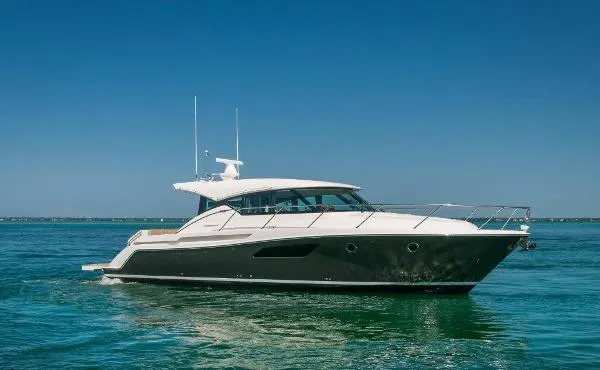 Slide: The Image of Tiara 4400 Coupe TRXB-017 2015 - 0