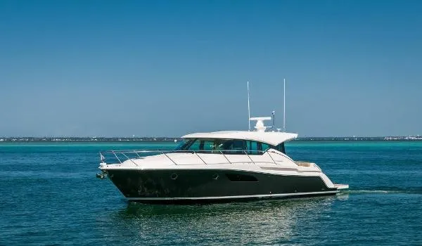 Slide: The Image of Tiara 4400 Coupe TRXB-017 2015 - 1
