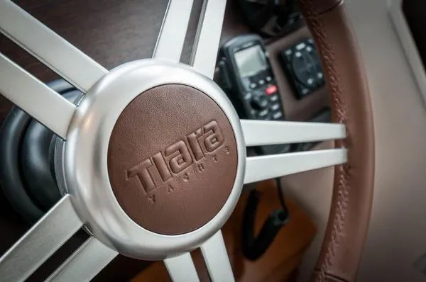 Slide: The Image of Tiara 4400 Coupe TRXB-017 2015 - 4