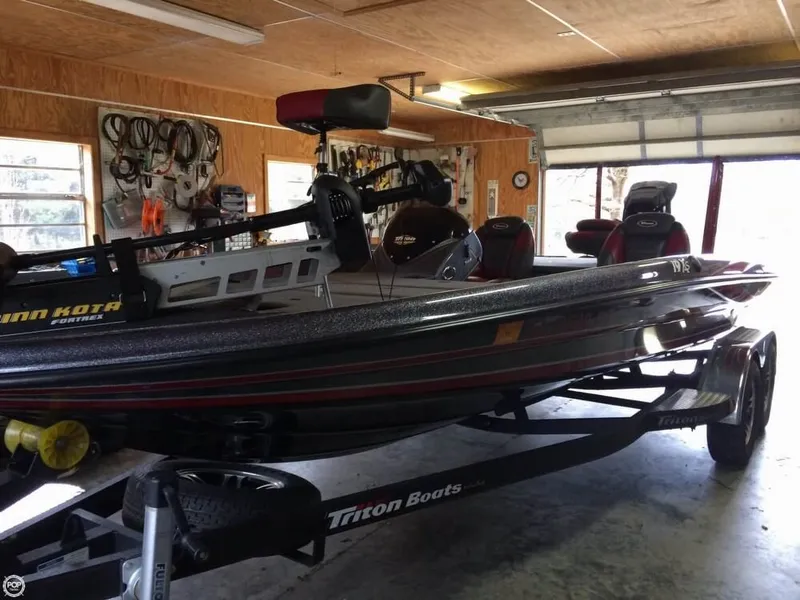 Slide: The Image of Triton 19 XS 2014 - 3