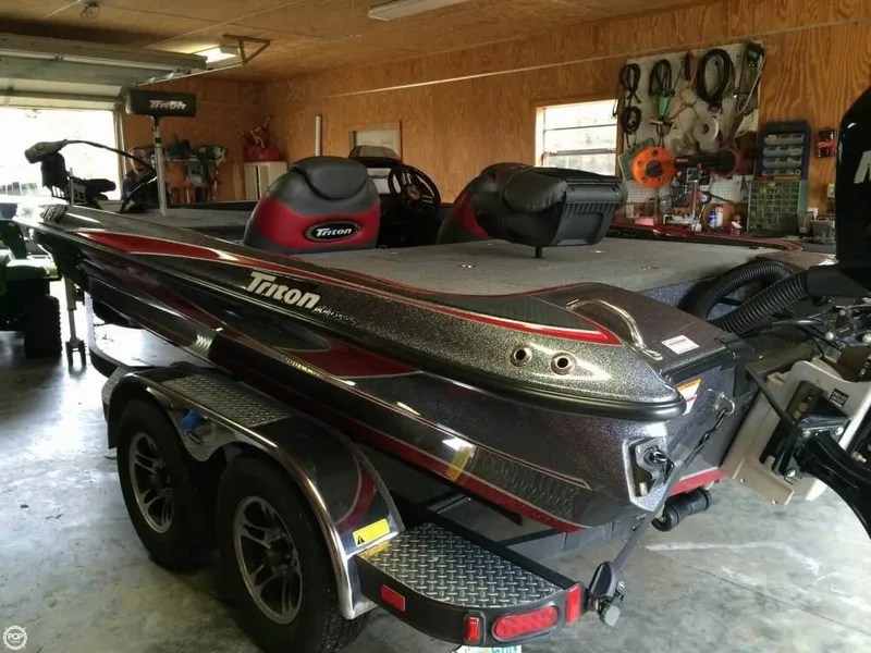 Slide: The Image of Triton 19 XS 2014 - 6