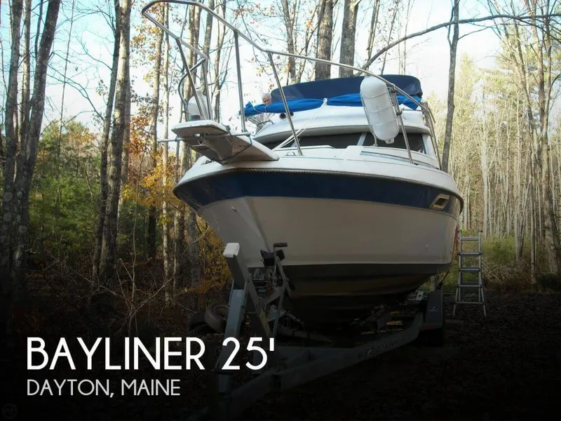 Slide: The Image of Bayliner 2560 Convertible 1988 - 0