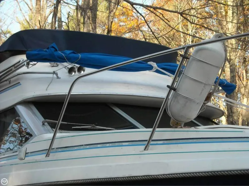 Slide: The Image of Bayliner 2560 Convertible 1988 - 3