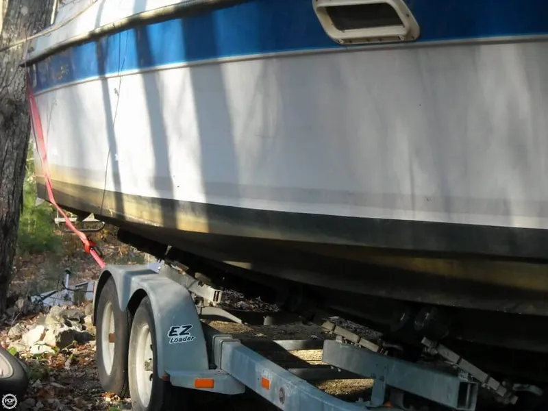 Slide: The Image of Bayliner 2560 Convertible 1988 - 4