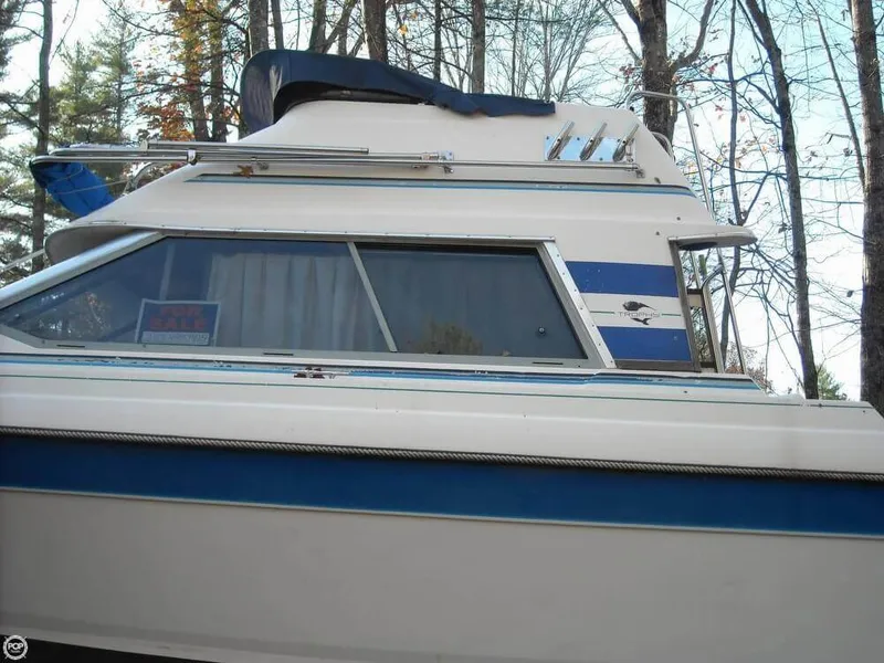 Slide: The Image of Bayliner 2560 Convertible 1988 - 5