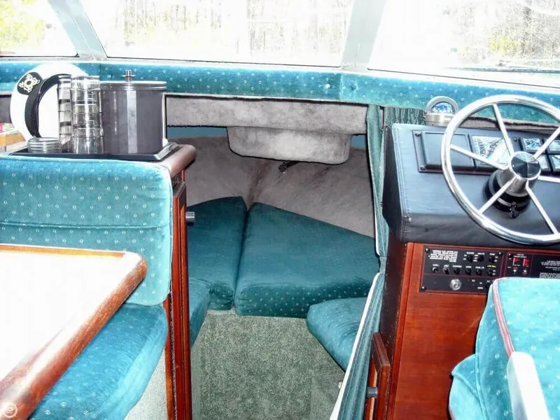 Slide: The Image of Bayliner 2560 Convertible 1988 - 7
