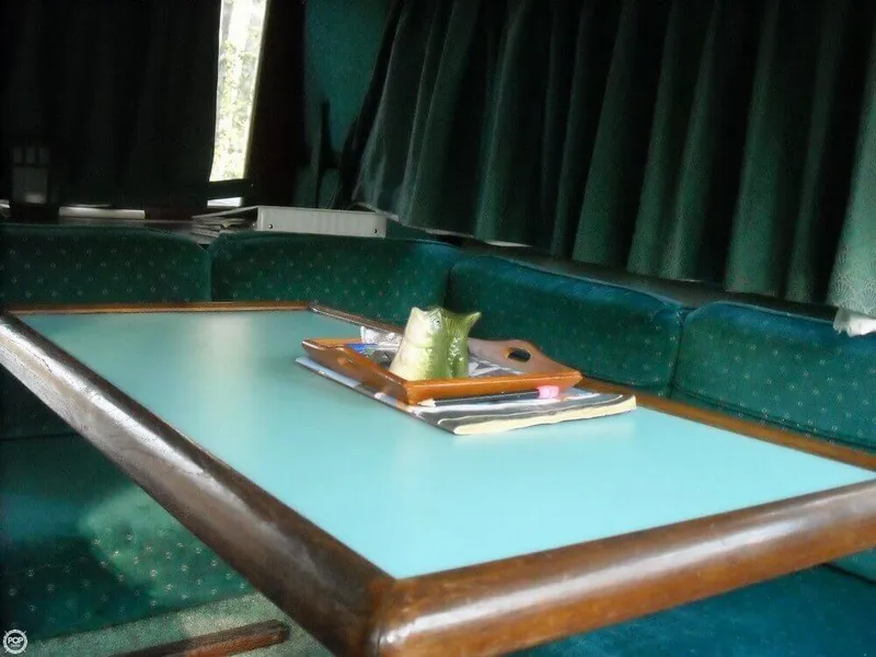 Slide: The Image of Bayliner 2560 Convertible 1988 - 8