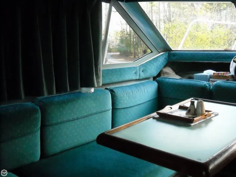 Slide: The Image of Bayliner 2560 Convertible 1988 - 9