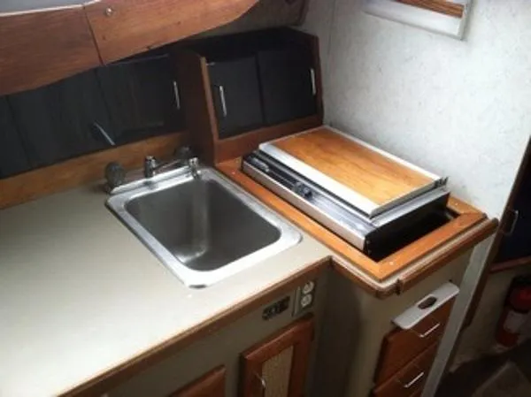 Slide: The Image of Bayliner 2850 Contessa 1989 - 4