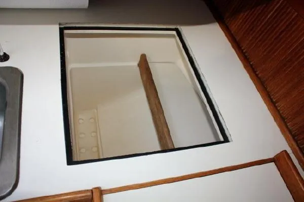 Slide: The Image of Sabre Classic Fin Keel 1985 - 10