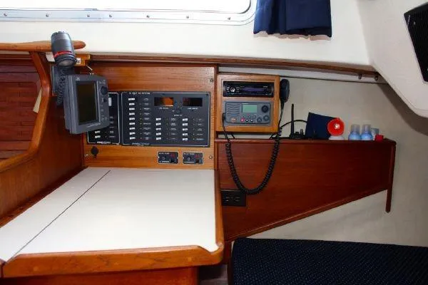 Slide: The Image of Sabre Classic Fin Keel 1985 - 11