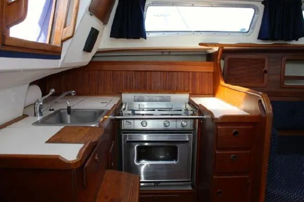 Slide: The Image of Sabre Classic Fin Keel 1985 - 8
