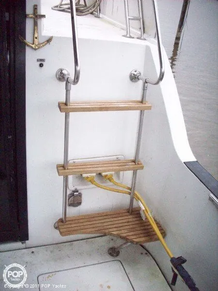 Slide: The Image of Carver Yachts 36 Mariner 1987 - 4