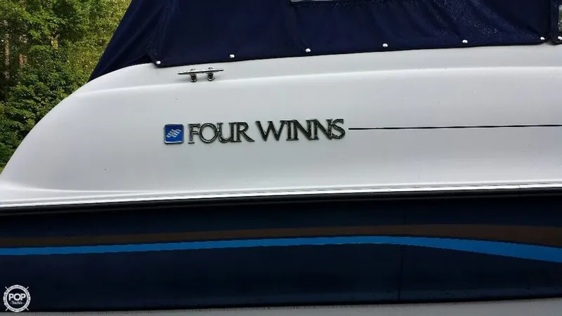 Slide: The Image of Four Winns 245 Sundowner 1997 - 2