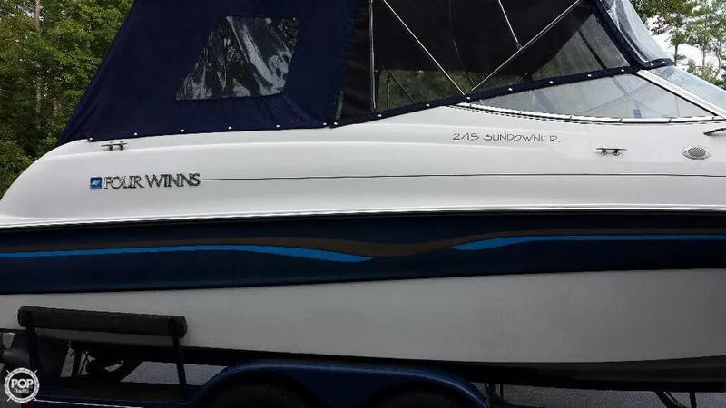 Slide: The Image of Four Winns 245 Sundowner 1997 - 6