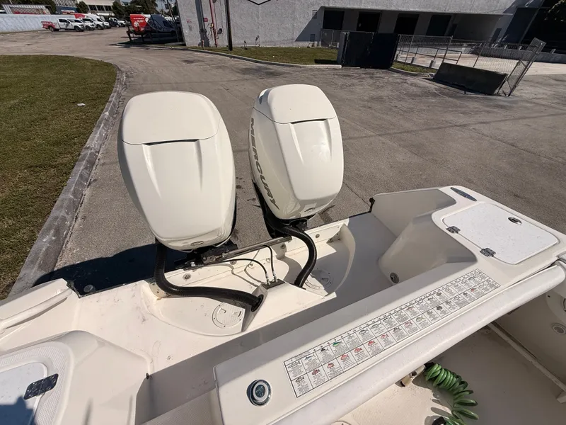 Slide: The Image of Edgewater 265CC 2004 - 13