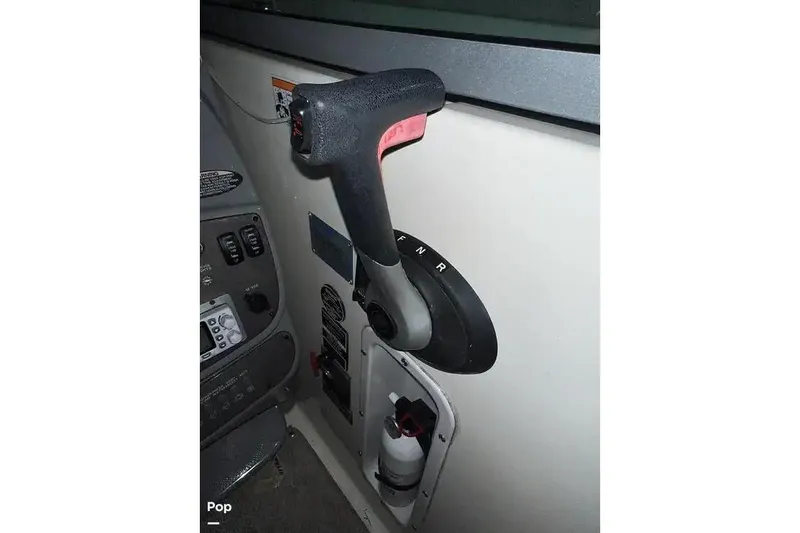 Slide: The Image of Throttle control lever on a 2007 Maxum 2600 SE boat dashboard. - 10