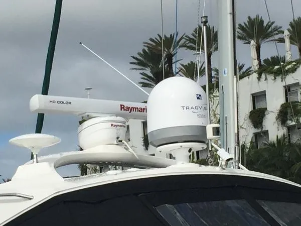 Slide: The Image of Sea Ray 51 Sundancer w/ zues drives 2013 - 6