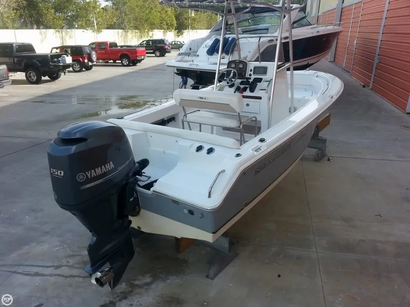 Slide: The Image of Sea Hunt Ultra 196 2013 - 2