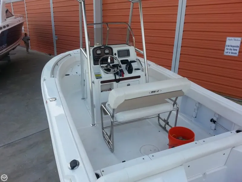 Slide: The Image of Sea Hunt Ultra 196 2013 - 4