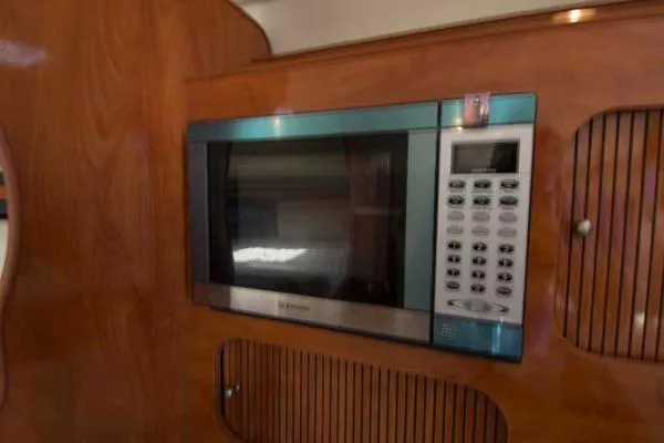 Slide: The Image of Rinker 320 Express Cruiser 2006 - 6