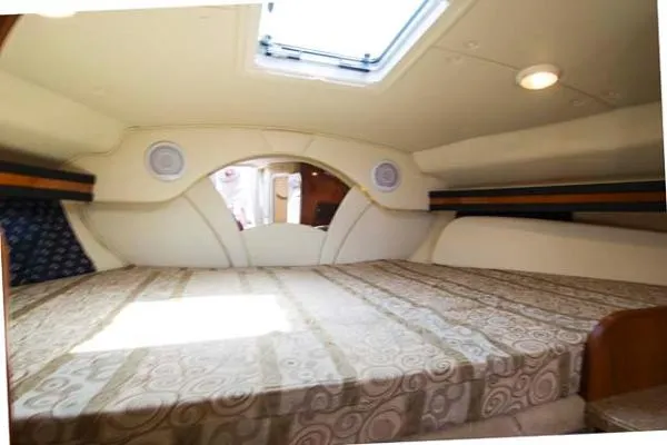 Slide: The Image of Rinker 320 Express Cruiser 2006 - 9