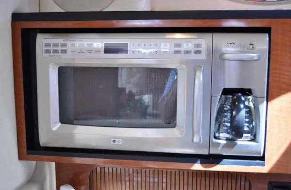 Slide: The Image of Sea Ray 320 Sundancer 2005 - 7