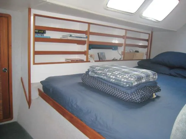 Slide: The Image of Endeavour Catamaran CO. CAT 36 2000 - 10